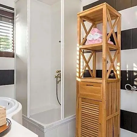 Mate Comfortable 4* Smokvica Krmpotska